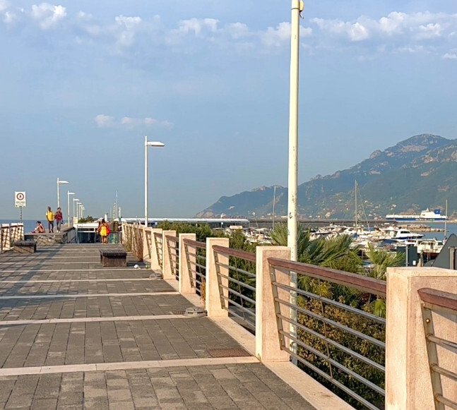 살레르노 페리 선착장 가는 길